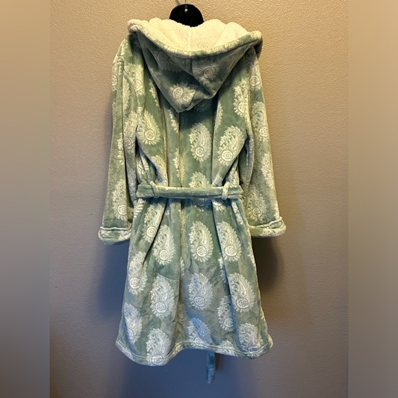 World Market Faux Sherpa Fleece Robe Hood Pockets Plush Cozy Soft Bathrobe - Picture 6 of 9